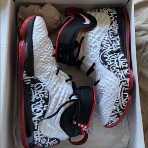 Lebron 17 graffiti